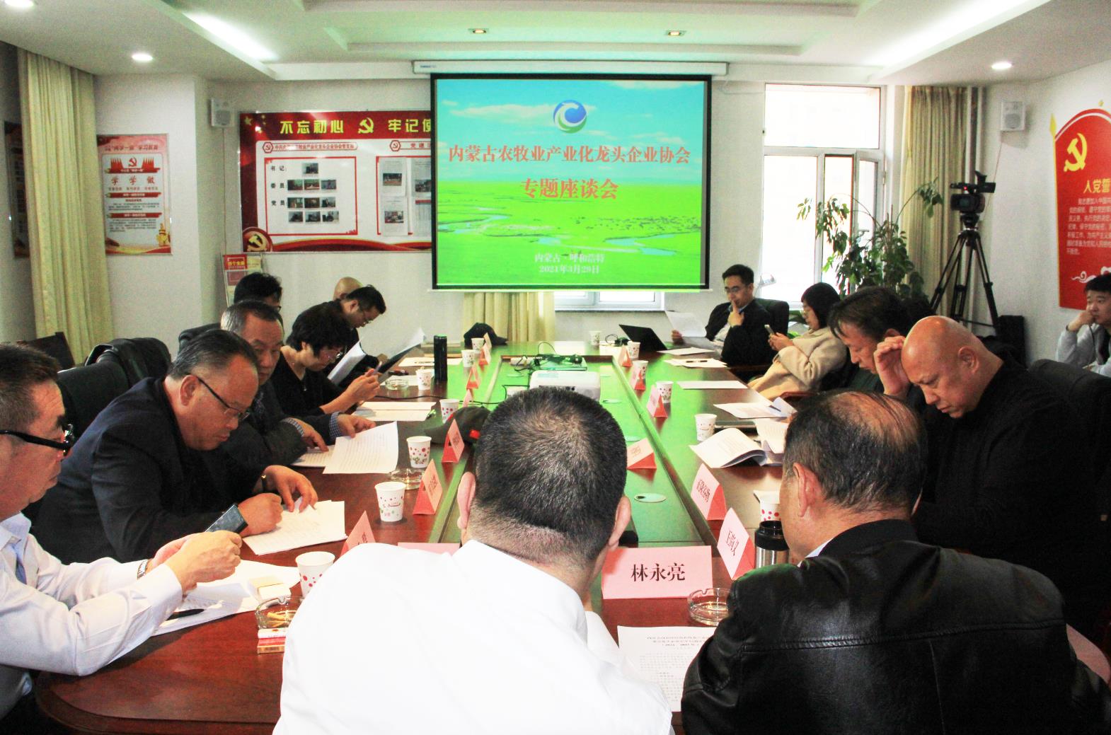 建言獻(xiàn)策，充分發(fā)揮協(xié)會的組織協(xié)調(diào)能力