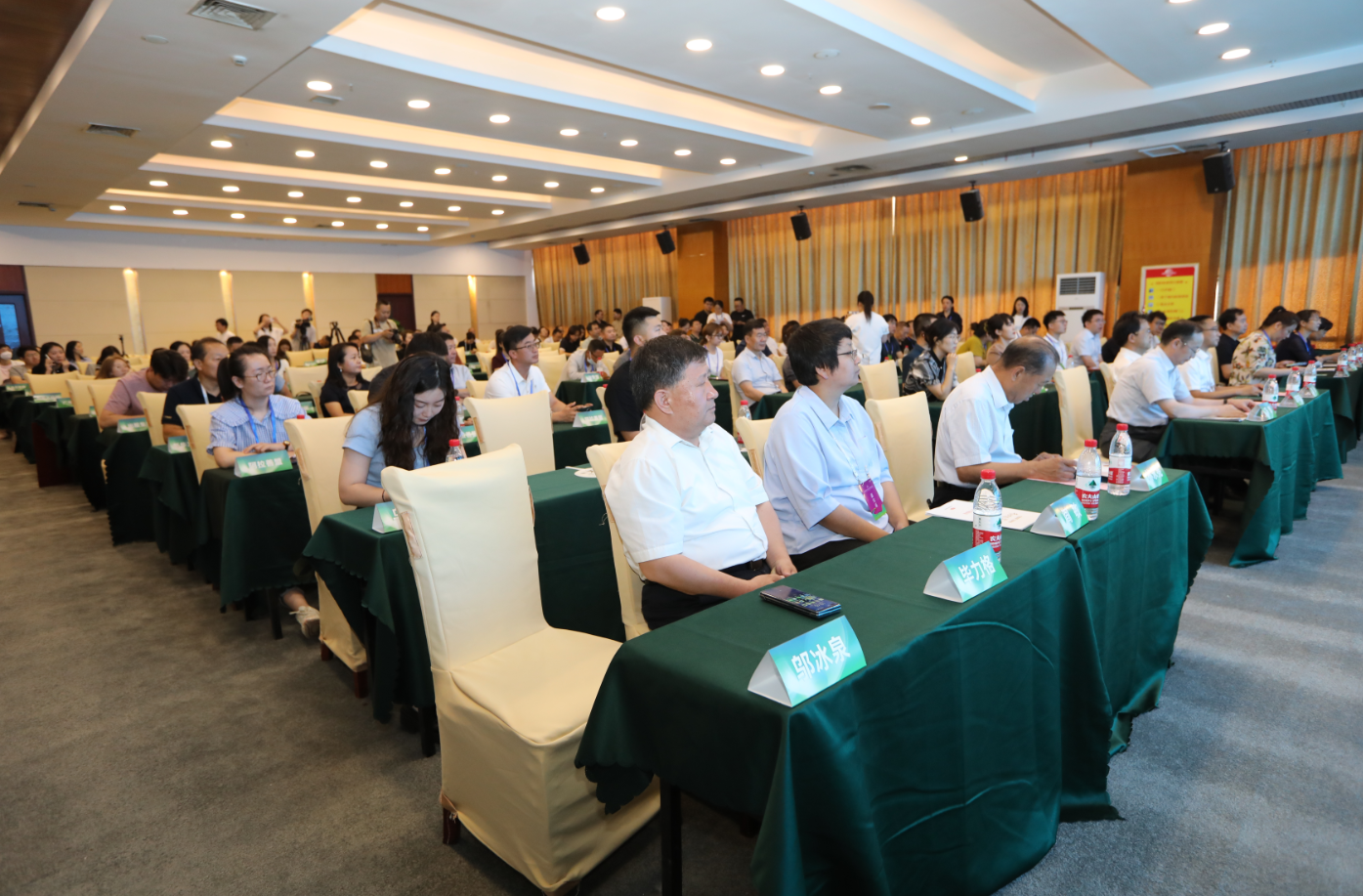 2023第八屆內(nèi)蒙古農(nóng)畜產(chǎn)品包裝設(shè)計(jì)競(jìng)賽成果發(fā)布會(huì)在國際會(huì)展中心召開